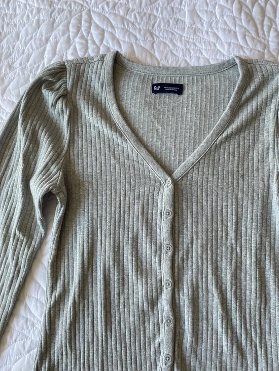 GAP Ribbed V-Neck Button Cardigan in Grey - Picture 4 of 6